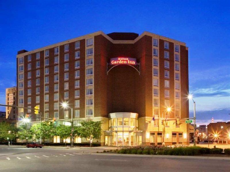 Hilton Garden Inn Detroit Downtown Exterior photo