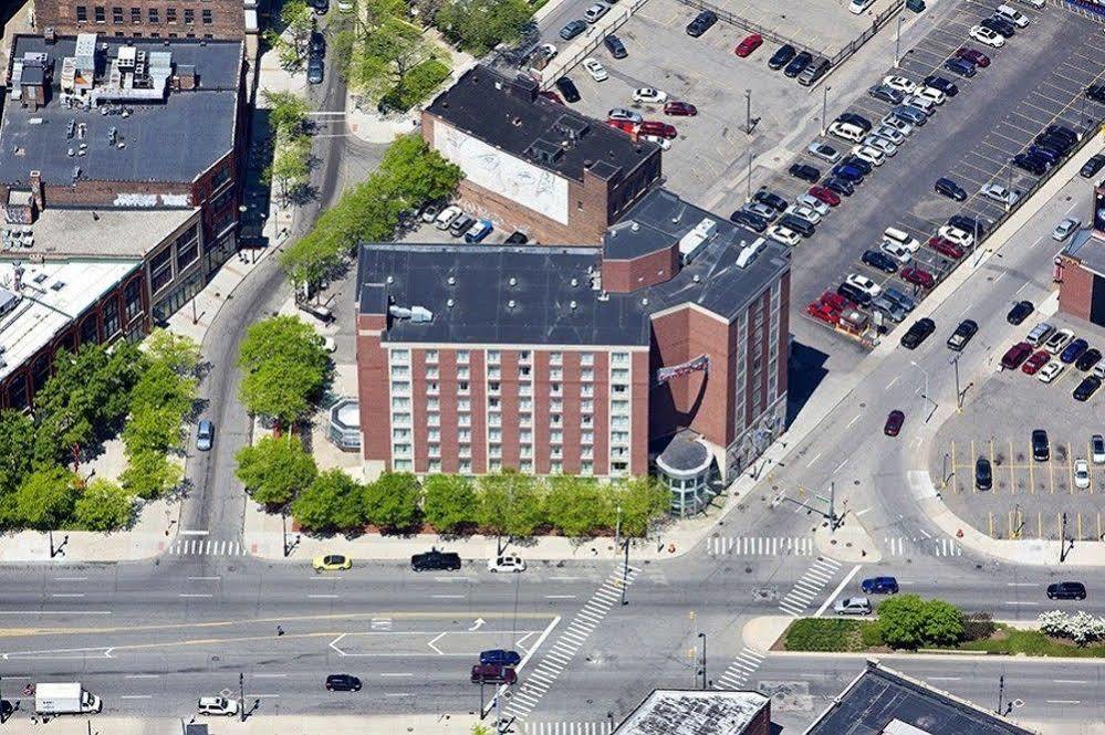 Hilton Garden Inn Detroit Downtown Exterior photo